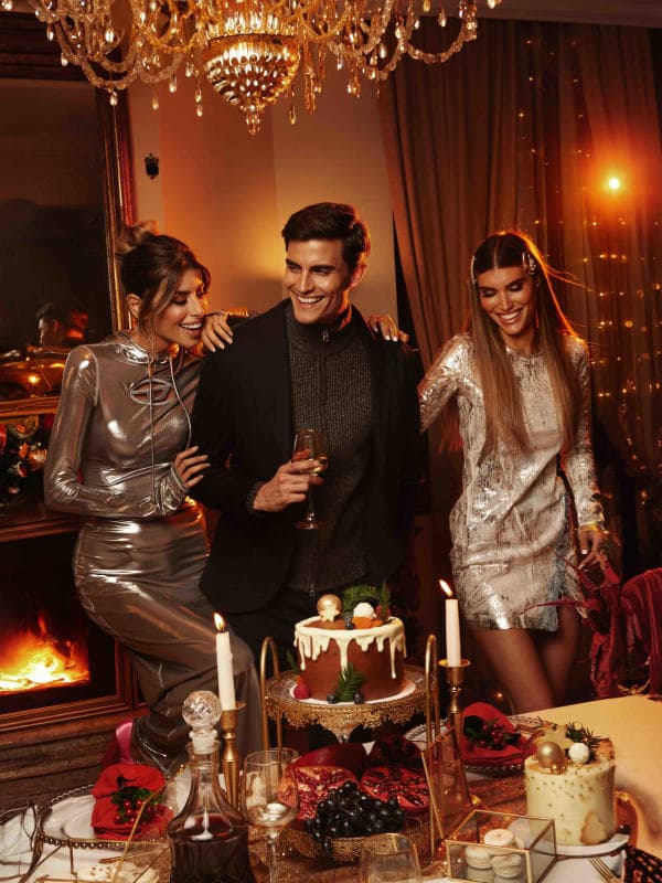 FASHION AND FRIENDS CHRISTMAS